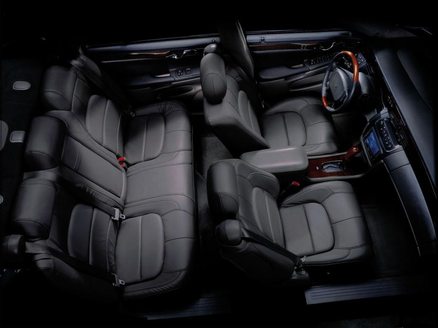 Интерьер Cadillac DeVille DTS 2000 года  (фото 15 из 16)